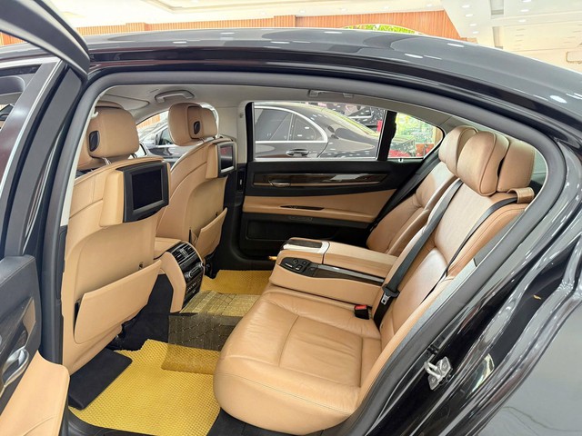 Bỏ hơn 500 triệu đồng mua BMW 7-Series th&igrave; đ&acirc;y l&agrave; chiếc xe bạn nhận được: 15 năm tuổi nhưng c&oacute; ghế massage, m&agrave;n h&igrave;nh gối đầu - Ảnh 16.