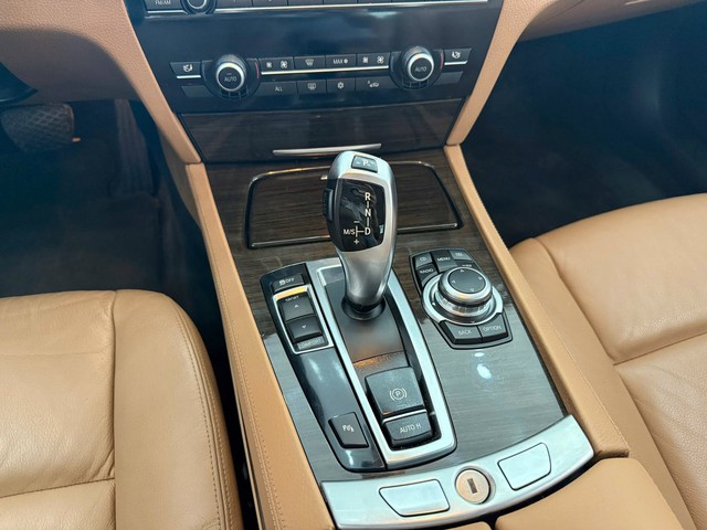 Bỏ hơn 500 triệu đồng mua BMW 7-Series th&igrave; đ&acirc;y l&agrave; chiếc xe bạn nhận được: 15 năm tuổi nhưng c&oacute; ghế massage, m&agrave;n h&igrave;nh gối đầu - Ảnh 13.