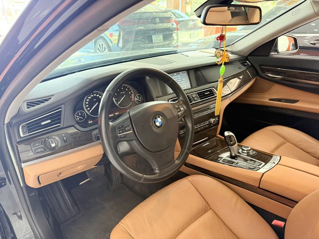 Bỏ hơn 500 triệu đồng mua BMW 7-Series th&igrave; đ&acirc;y l&agrave; chiếc xe bạn nhận được: 15 năm tuổi nhưng c&oacute; ghế massage, m&agrave;n h&igrave;nh gối đầu - Ảnh 11.