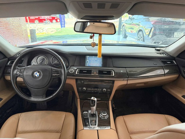 Bỏ hơn 500 triệu đồng mua BMW 7-Series th&igrave; đ&acirc;y l&agrave; chiếc xe bạn nhận được: 15 năm tuổi nhưng c&oacute; ghế massage, m&agrave;n h&igrave;nh gối đầu - Ảnh 10.