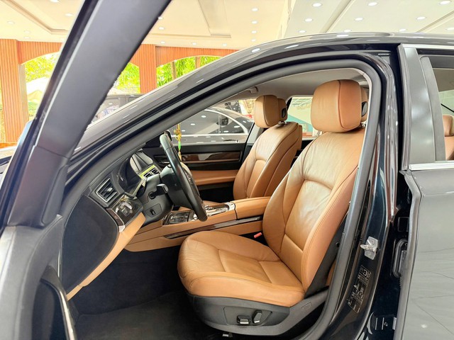 Bỏ hơn 500 triệu đồng mua BMW 7-Series th&igrave; đ&acirc;y l&agrave; chiếc xe bạn nhận được: 15 năm tuổi nhưng c&oacute; ghế massage, m&agrave;n h&igrave;nh gối đầu - Ảnh 14.