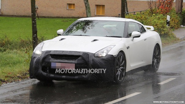 "Sát thủ siêu xe" Nissan GT-R 2016 có diện mạo mới