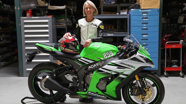 Nữ biker quyết tâm phá kỷ lục tốc độ 319 km/h với Ninja ZX-10R
