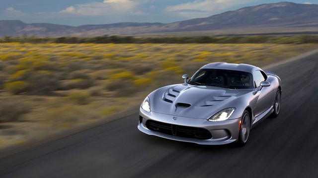 Xe thể thao hạng sang Dodge Viper 2015 giảm giá mạnh