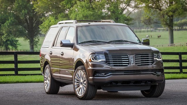SUV hạng sang cỡ lớn Lincoln Navigator 2015 "ăn xăng" thế nào?