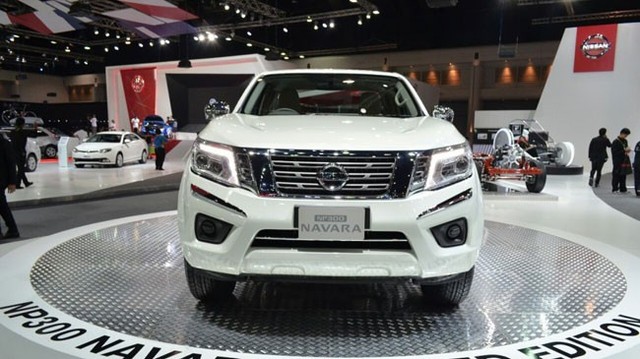 Xe bán tải Nissan Navara ấn tượng hơn trình làng