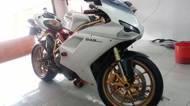 “Mục sở thị” Ducati 848 EVO mạ vàng 24K đầu tiên tại Việt Nam