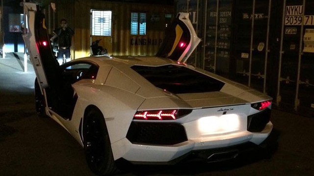 Cặp đôi siêu xe Lamborghini nhập khẩu chính hãng về Việt Nam