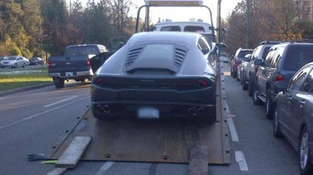 Cảnh sát tịch thu Lamborghini Huracan, cười nhạo trên mạng xã hội