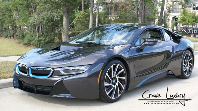 Xe thể thao tiết kiệm xăng BMW i8 tiếp tục bị hét giá