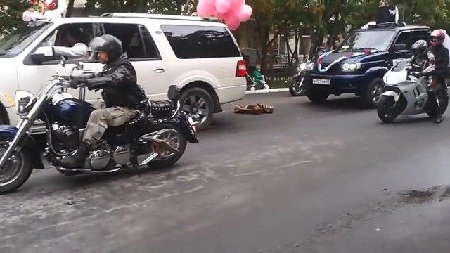 Cận cảnh đám cưới tập thể "hoành tráng" của các biker