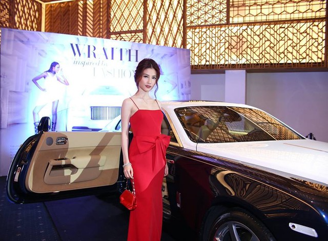 Dàn sao Việt khoe dáng bên Rolls-Royce Wraith trị giá 18 tỷ Đồng