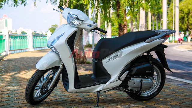 Bên trong Honda SH 2015 dùng chìa khóa thông minh có gì?