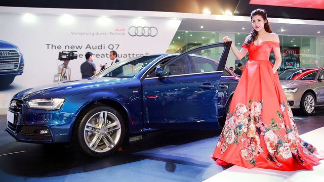 Á hậu Dương Tú Anh khoe nhan sắc lộng lẫy bên Audi A4