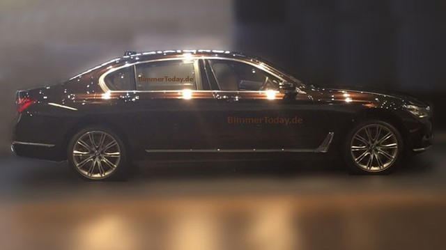Xe sang BMW 7-Series lộ diện với hình ảnh "long lanh"