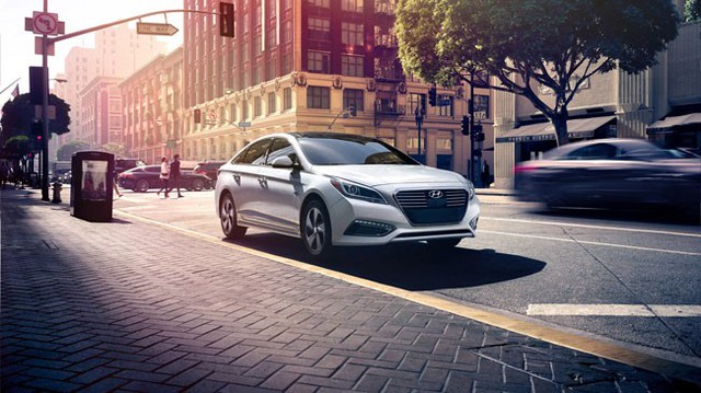 Làm quen với Hyundai Sonata 2016 phiên bản "ăn" 5,3 lít/100 km