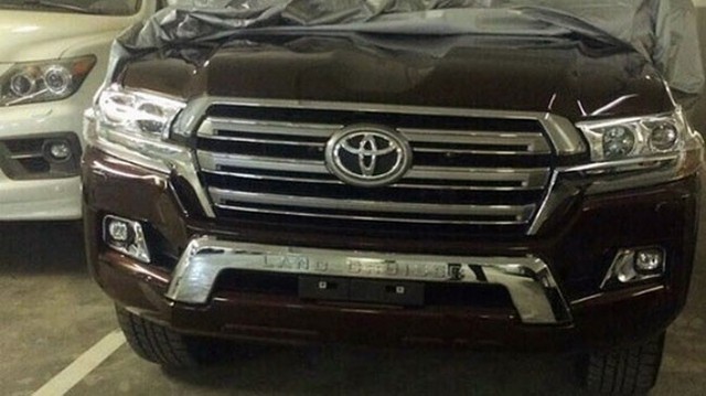 Cặp đôi Toyota Land Cruiser và Lexus LX570 2016 lộ diện rõ nét hơn