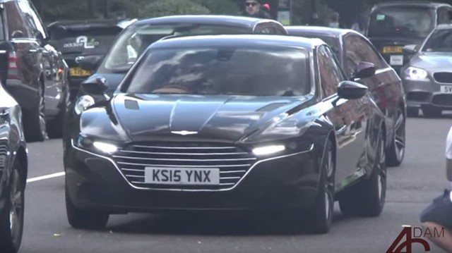 Lần đầu bắt gặp xe “giá giật mình” Aston Martin Lagonda trên phố