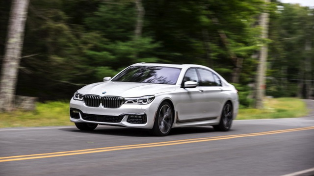 BMW 7-Series có thêm 2 phiên bản mới dùng máy V12