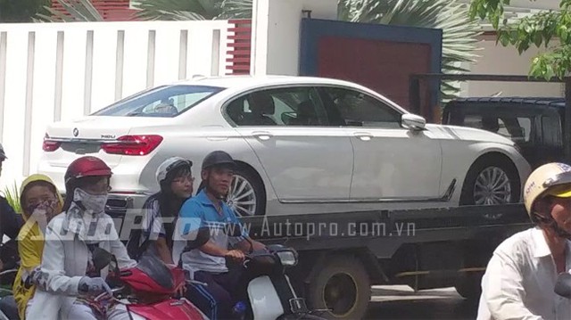 Phan Thành là người đầu tiên sở hữu BMW 7-Series thế hệ mới tại Việt Nam
