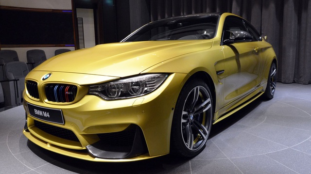 BMW M4 "đập vào mắt" với màu sơn vàng độc đáo