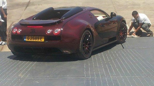 Đại gia vùng lãnh thổ tậu siêu xe Bugatti Veyron cuối cùng xuất xưởng