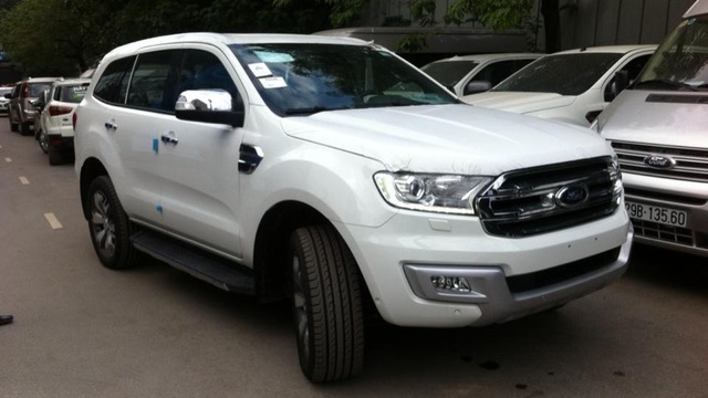 Ford Everest 2016 có mặt tại đại lý ở Hà Nội, gây sốc với giá 1,6 tỷ Đồng
