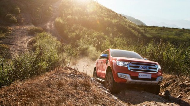 Ford Everest thế hệ mới có cả phiên bản máy xăng
