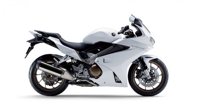 Honda VFR800F 2015 thêm màu trắng tinh khôi mới