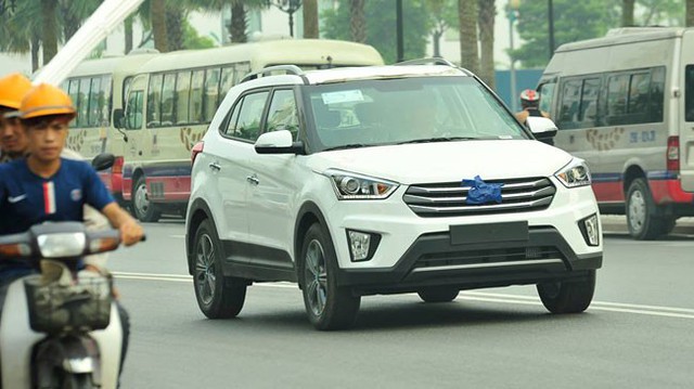SUV giá rẻ Hyundai Creta bất ngờ xuất hiện trên đường Hà Nội