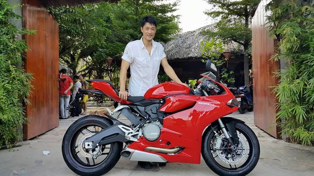 Nam diễn viên Johnny Trí Nguyễn tậu mô tô Ducati 899 Panigale mới