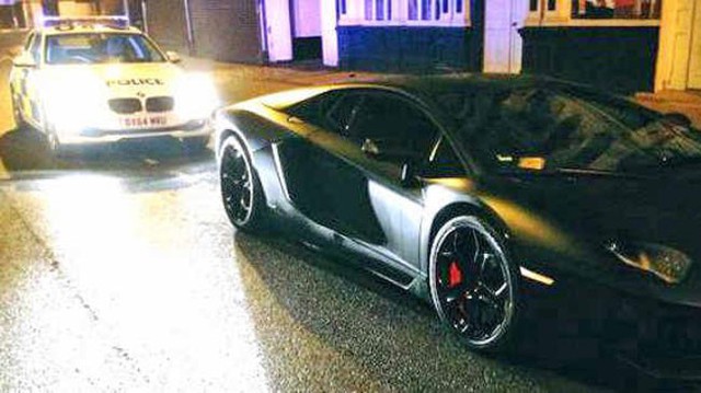 Lamborghini Aventador giống của Cristiano Ronaldo bị cảnh sát tịch thu