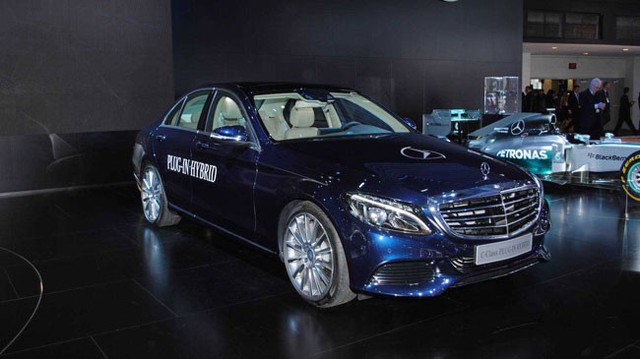 Làm quen với Mercedes-Benz C-Class phiên bản 1,75 lít/100 km