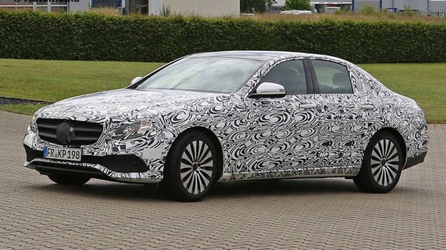 Mercedes-Benz khoe công nghệ của E-Class chưa ra mắt