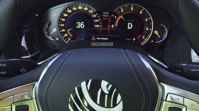 Cận cảnh cụm đồng hồ và vô lăng của BMW 7-Series 2016