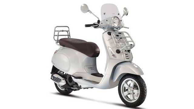 Vespa Primavera Touring 150 ABS: Thêm phụ kiện, cốp rộng hơn