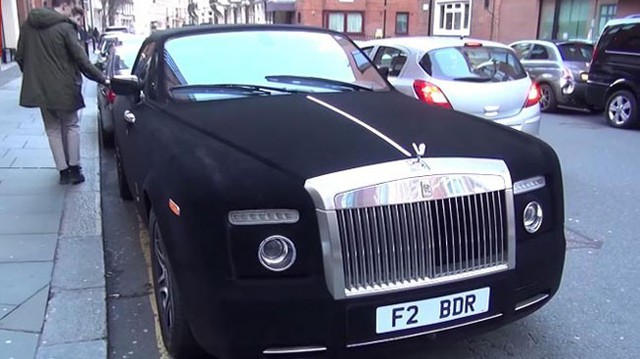 Rolls-Royce Phantom bọc nhung: Ai cũng muốn chạm tay vào
