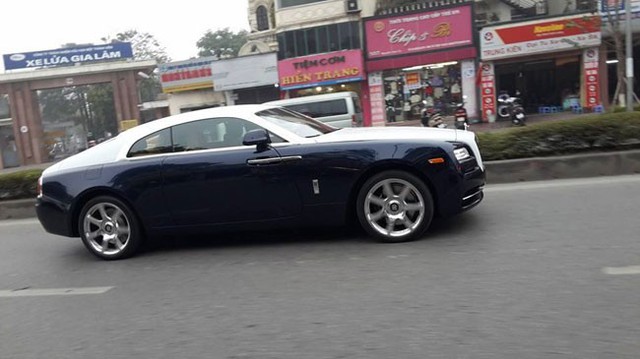 Bắt gặp xe siêu sang Rolls-Royce Wraith chạy trên đường Hà Nội