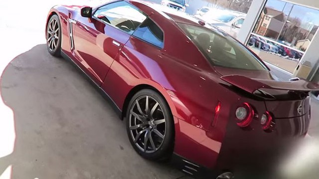 Chuyên gia "chơi khăm" được tặng siêu xe Nissan GT-R miễn phí