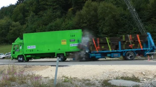 Quay chậm một vụ va chạm giữa 2 xe tải ở 80 km/h