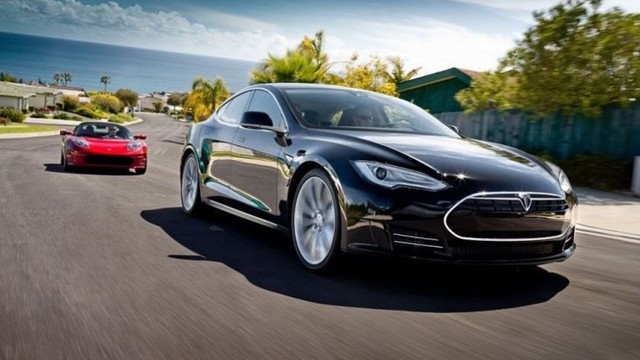 Xe điện Tesla biến thành xe tự lái chỉ bằng cập nhật phần mềm