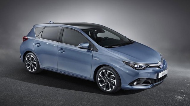 Toyota Auris 2015: Nội thất chưa hết bảo thủ và nhàm chán