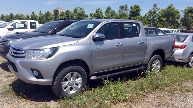 Hình ảnh “bằng xương bằng thịt” của Toyota Hilux 2016 sẽ về Việt Nam