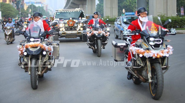 Choáng với dàn “tuần lộc” BMW R1200GS Adventure trên đường Hà Nội