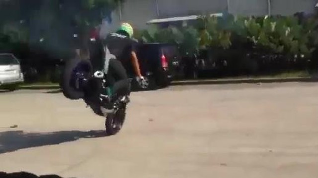 Lộ video "nóng" xe côn tay Yamaha MT-25 diễn stunt