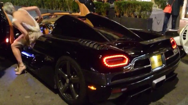 Hot girl lái siêu xe Koenigsegg Agera R "như ăn cướp" trên phố