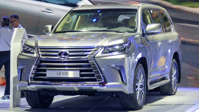 Vẻ ngoài long lanh của Lexus LX570 2016 giá 5,6 tỷ đồng tại Việt Nam