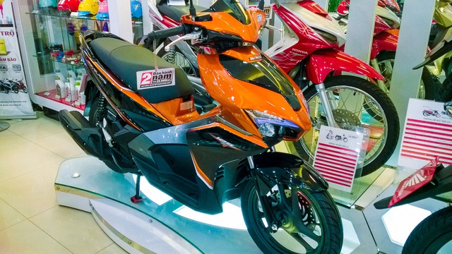Honda Air Blade 2016 đội giá 3 triệu đồng, giá xe lên xuống theo... ngày như chứng khoán