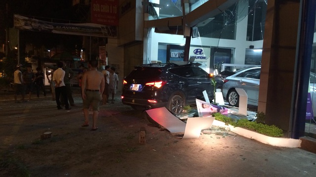 Gửi xe giao chìa khoá - Nỗi lòng người dùng ô tô nơi phố chật