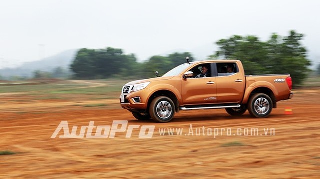 Nissan Navara 2015 có làm nên thế chân vạc trên thị trường bán tải